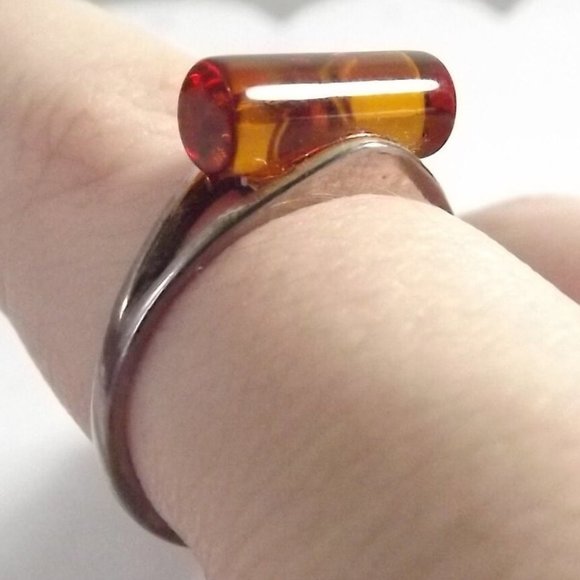 Vintage Sterling Silver 925 Marked Ring with Amber Cylinder, Size 8 - Picture 4 of 6